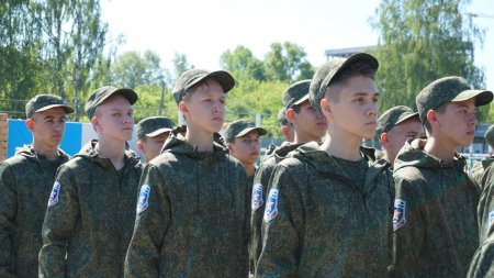 Кировская область приняла участие в открытии второй смены юнармейского оборонно-спортивного лагеря «Гвардеец»