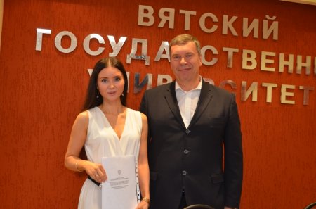 Владимир Климов вручил дипломы выпускникам Малой академии государственного управления
