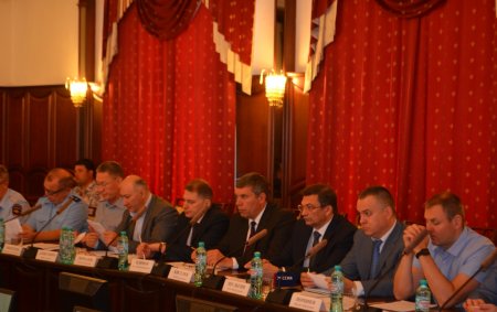Обустройство участков автодорог Кировской области вблизи образовательных организаций обсудили на координационном совещании ГФИ.  