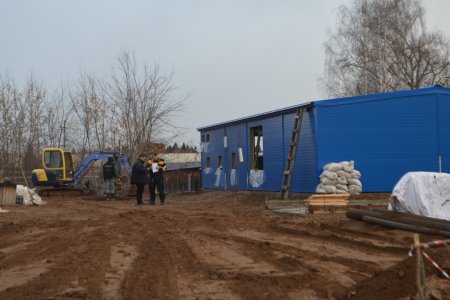 Владимир Климов осмотрел новую школу  в Зуевке