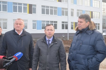 Владимир Климов осмотрел новую школу  в Зуевке