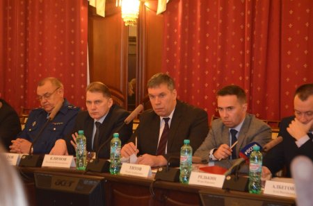 На координационном совещании Владимир Климов обсудил вопросы перехода и реализации в регионе новой системы управления отходами