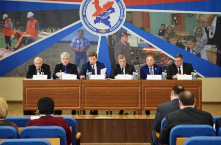 Состоялось заседание IX Совета Федерации профсоюзных организаций Кировской области 