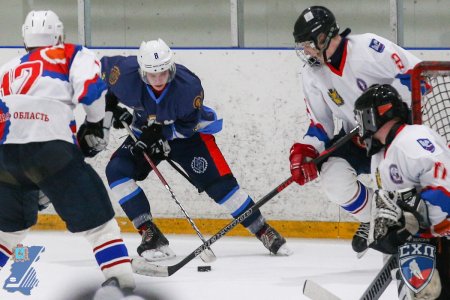 Сборная Кировской области принимает участие в  окружном турнире по хоккею среди студенческих команд