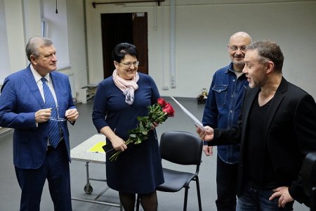 Игорь Васильев поздравил коллектив Театра на Спасской с премией Правительства РФ 