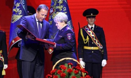 Игорь Комаров наградил лучших сотрудников Нижегородского гарнизона полиции