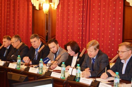 На координационном совещании Владимир Климов обсудил реализацию новой системы обращения с ТКО в Кировской области
