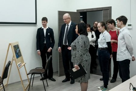 Вице-губернатор Андрей Плитко встретился с кировскими школьниками, побывавшими на космодроме Байконур