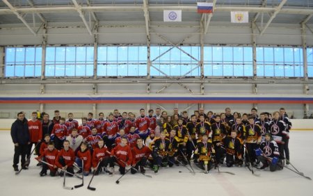 Хоккейная команда «Вятка» победила в региональный этапе турнира «Золотая шайба»