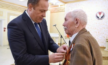 Игорь Комаров вручил ветеранам из Удмуртской Республики юбилейные медали к 75-летию Великой Победы