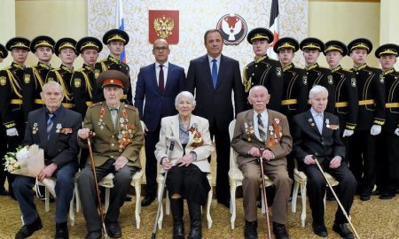 Игорь Комаров вручил ветеранам из Удмуртской Республики юбилейные медали к 75-летию Великой Победы