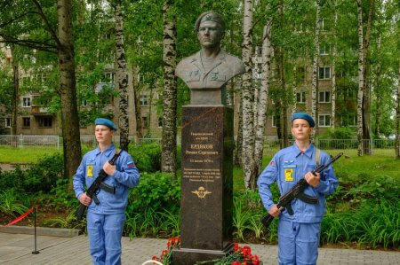 В Кирове и Орлове открыли памятные бюсты героям 6 роты