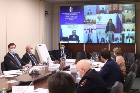 Игорь Комаров провел Совет округа по профилактике и борьбе с COVID-19