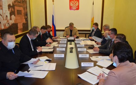 Как повысить качество реализации национальных проектов обсудили  на совещании главного федерального инспектора по Кировской области