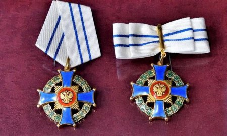 Игорь Комаров вручил многодетной семье Асановых государственную награду РФ