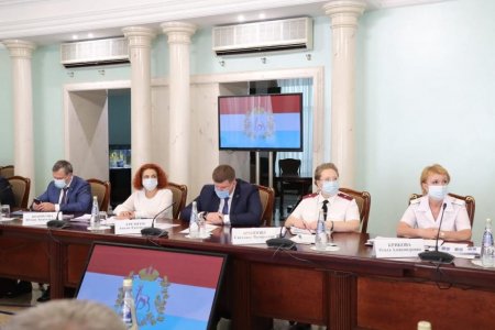 Игорь Комаров провел совещания по социально-экономическому и общественно-политическому развитию Самарской области