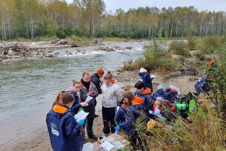 Школьники и студенты «Менделеевской экспедиции» исследовали качество воды в озере Байкал