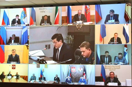 Игорь Комаров провел совещание с высшими должностными лицами регионов ПФО