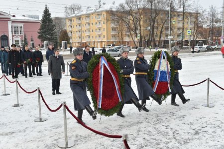 Игорь Комаров почтил в Перми память павших воинов и возложил цветы  к Вечному огню