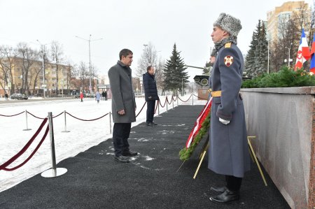 Игорь Комаров почтил в Перми память павших воинов и возложил цветы  к Вечному огню