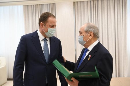 Игорь Комаров поздравил первого президента Республики Татарстан Минтимера Шаймиева с 85-летием
