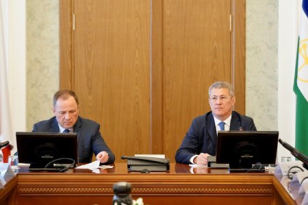 Игорь Комаров провел совещание по обеспечению стабильности в экономике и социальной сфере Башкирии