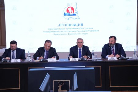Между парламентами Кировской и Нижегородской областей подписано соглашение о сотрудничестве.