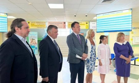 В Республике Татарстан помощник полпреда Владимир Колчин провел совещание по реализации окружного проекта «Ментальное здоровье» и посетил ряд социальных учреждений