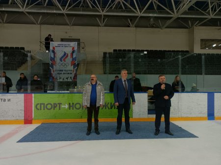 В Кирово-Чепецке определены победители межрегионального турнира по хоккею среди девушек