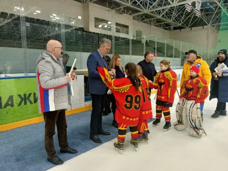 В Кирово-Чепецке определены победители межрегионального турнира по хоккею среди девушек