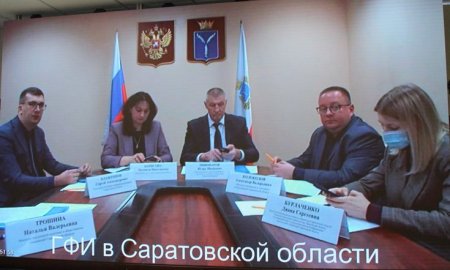 Игорь Буренков обсудил общественно-политическое развитие и реализацию информполитики в Саратовской области