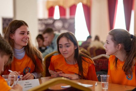 В Кирове прошел региональный этап Интеллектуальной олимпиады ПФО «Что? Где? Когда?» среди школьников