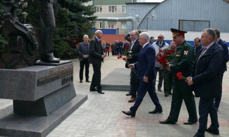 На «Гидромаше» состоялось открытие памятника легендарному нижегородскому промышленнику Владимиру Лузянину