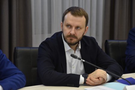 Помощник Президента России Максим Орешкин взял на контроль ремонт дорог в Кирове
