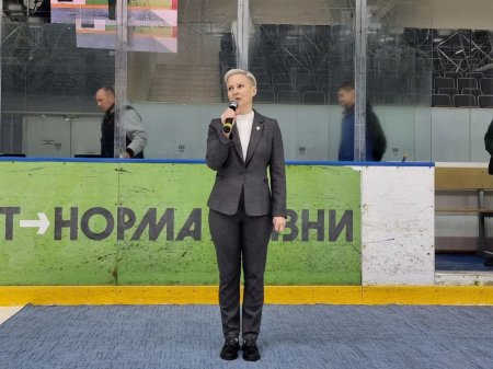 В Кировской области в третий раз проводится турнир по хоккею среди девушек «Хрустальная тиара»
