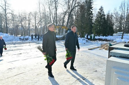 Игорь Комаров и Радий Хабиров почтили память первого Президента Башкортостана Муртазы Рахимова